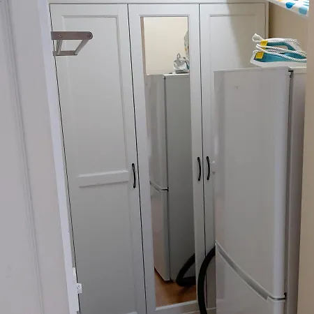 Lovely Studio-flat With Free Parking, Free Wifi.