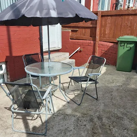 Apartment Lovely Studio-flat With Free Parking, Free Wifi. *