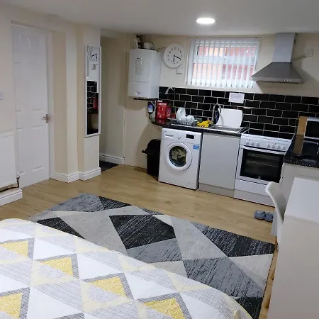 Apartment Lovely Studio-flat With Free Parking, Free Wifi. *
