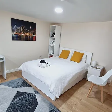 Apartman Lovely Studio-flat With Free Parking, Free Wifi. Leeds