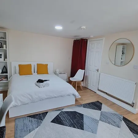 Lovely Studio-flat With Free Parking, Free Wifi. Apartament