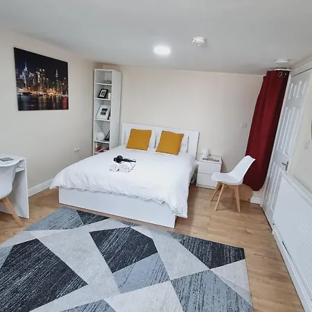 Apartment Lovely Studio-flat With Free Parking, Free Wifi. *