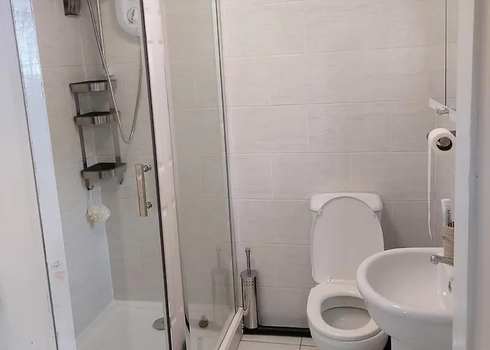 Lovely Studio-flat With Free Parking, Free Wifi. *