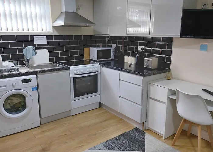 Lovely Studio-flat With Free Parking, Free Wifi. * Leeds (West Yorkshire)