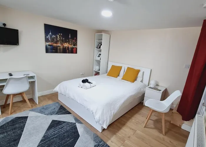 Apartment Lovely Studio-flat With Free Parking, Free Wifi. Leeds (West Yorkshire)